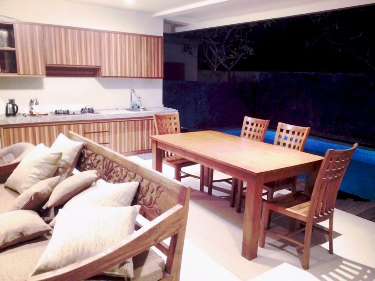 Ara Villa *
